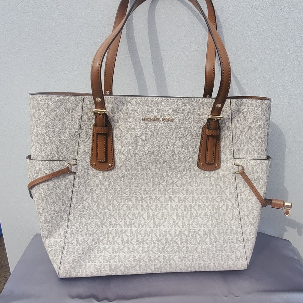 NWT Michael Kors East West Tote Vanilla